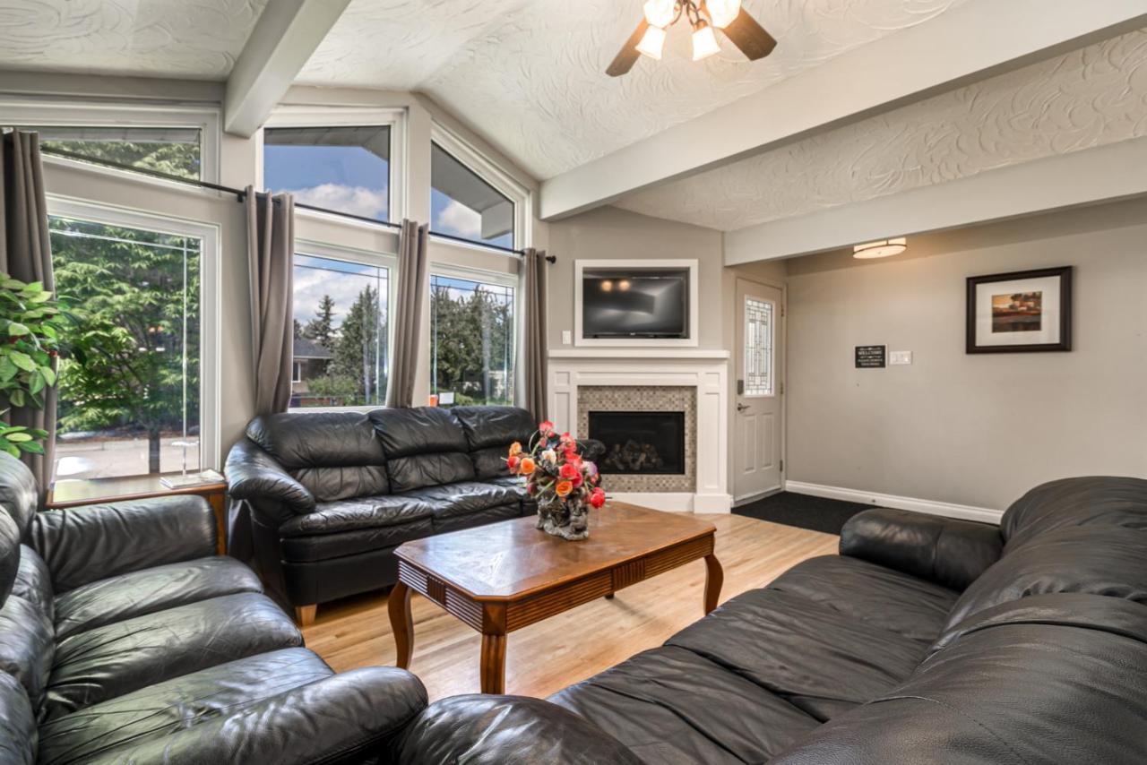 D@Home Entire House Near Glenmore Park YYC Buitenkant foto